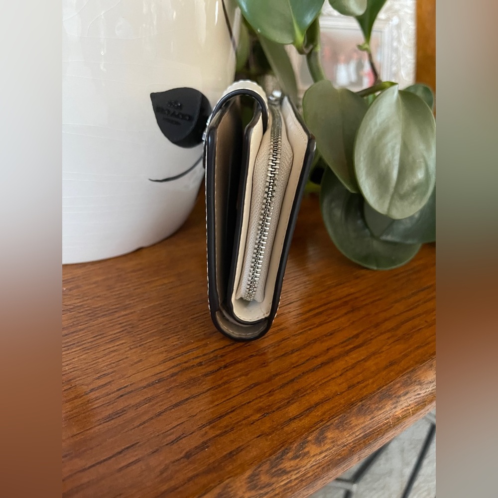 Coach White and Black Floral Wallet - Picture 3 of 10